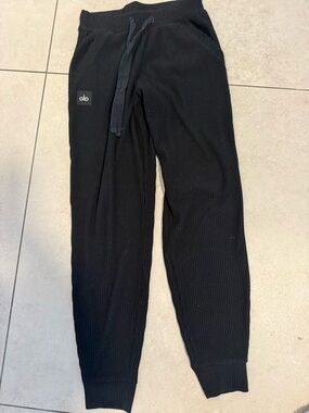 ALO YogaBlack Ribbed Jogger Pants